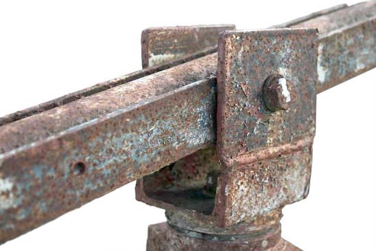 corroded-metal-hinge