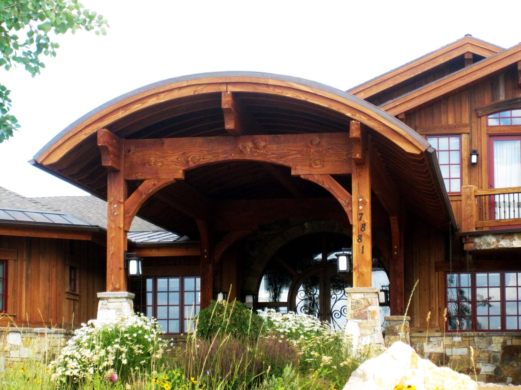entry-arched-pavilion-timber