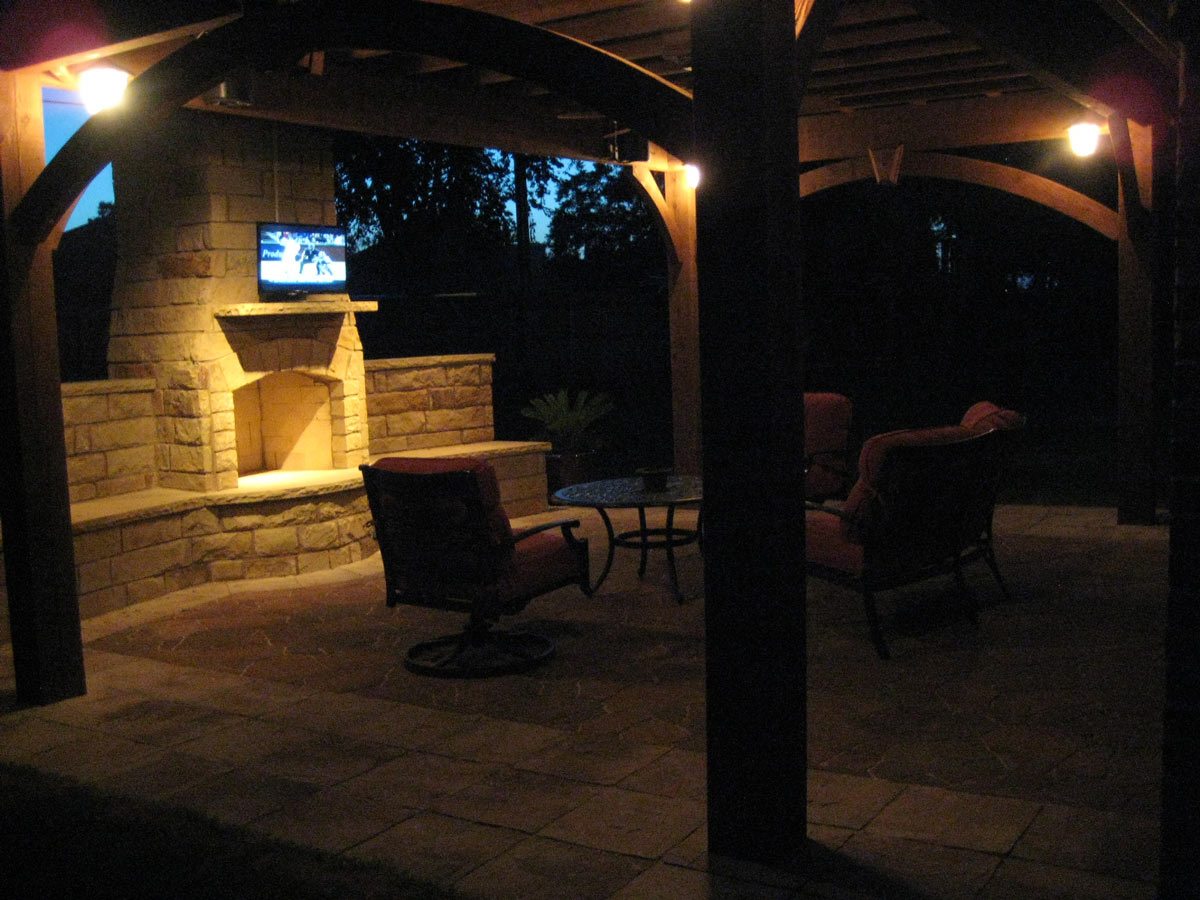 tv-night-pergola