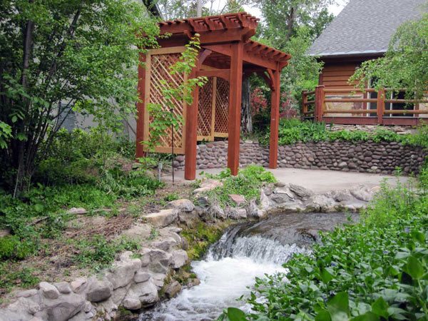 Evans-trellis-backyard-3