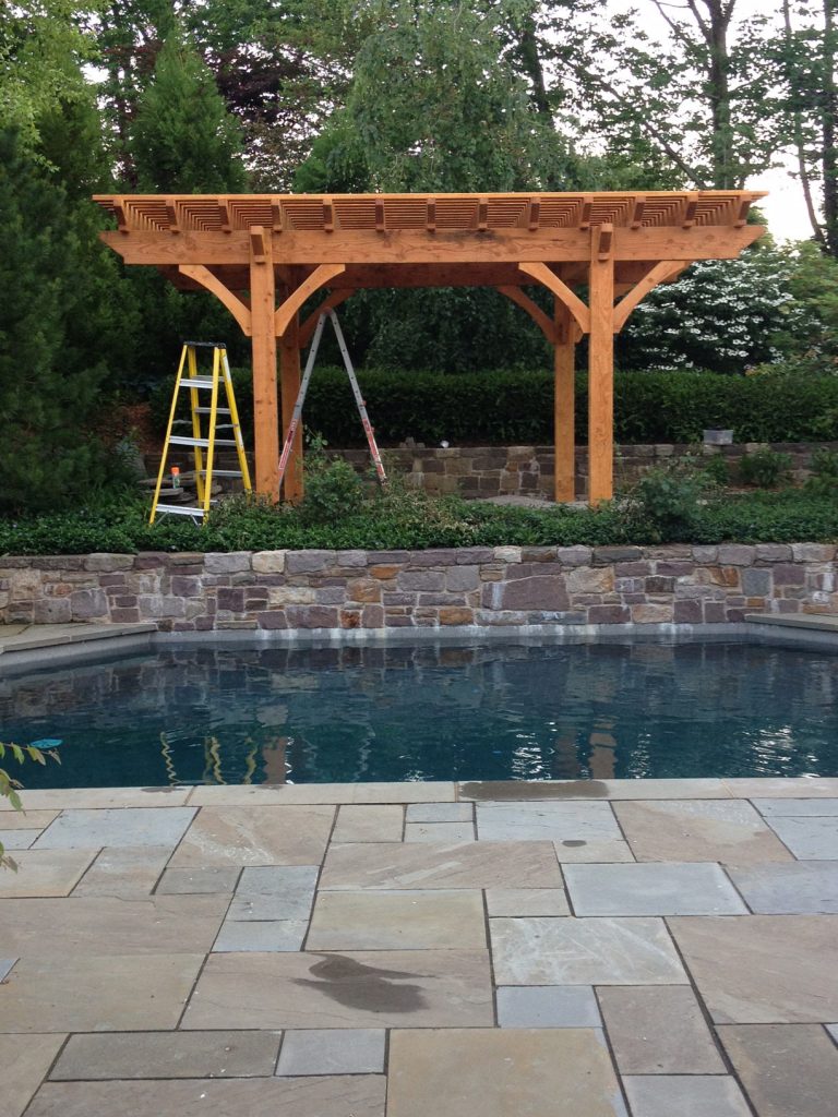 Witt-install-pergola