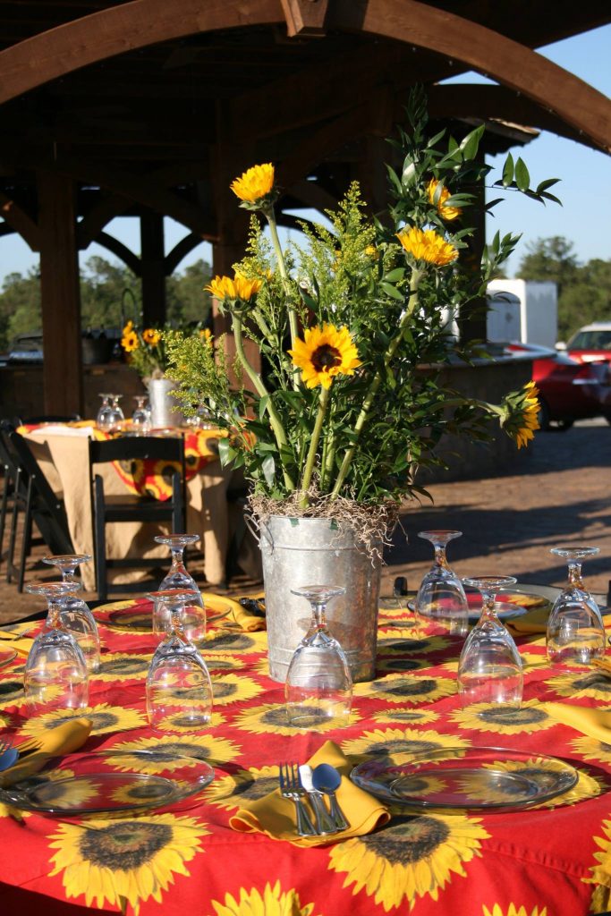 table seting timber wedding