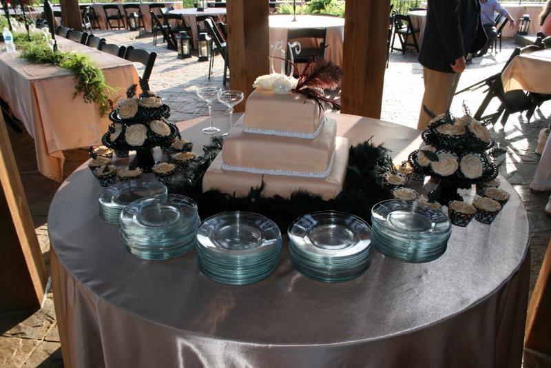 wedding-white-tables-pergola