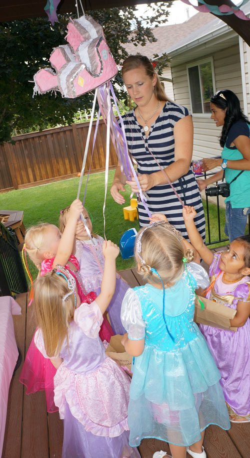 Pinata-gleason-family-party princess party