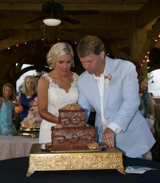 bride-groom-wed-cake-sbcf bride groom cake gazebo