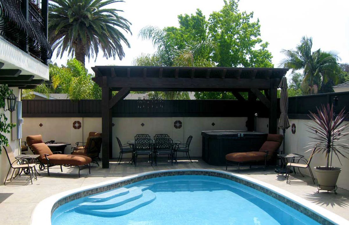 poolside shade from pergola