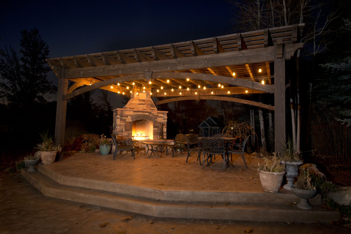 Zitting-dining-night-pergola night dining pergola