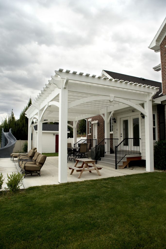 Gigger-white-pergola-shade17 diy poolside pergola kit
