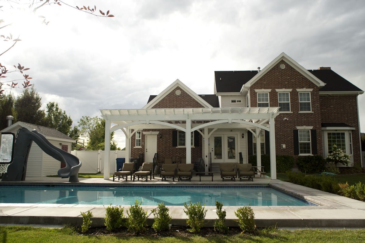 Gigger-white-pergola-shade4 diy poolside pergola kit