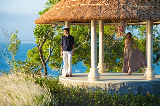 lovely-couple-in-gazebo couple in gazebo