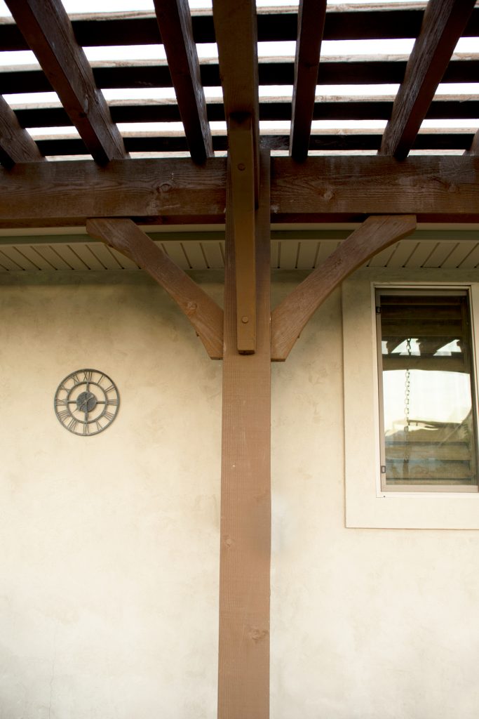 Dowdle-dan-knee-braces-pergola Knee braces on timber frame pergola post
