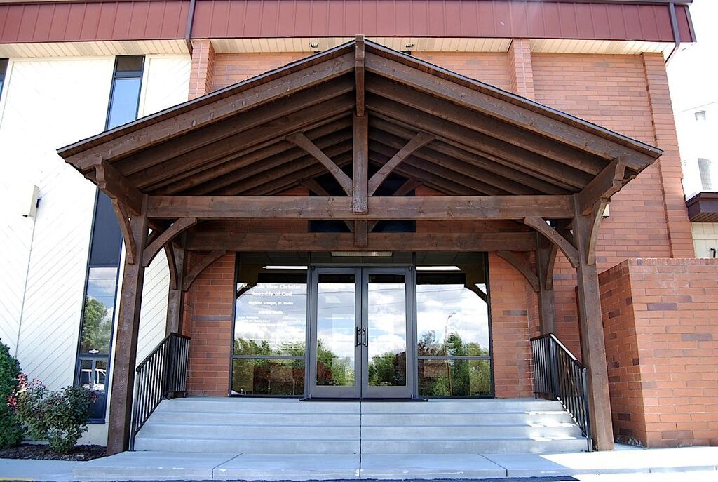 Timber frame pavilion over entryway