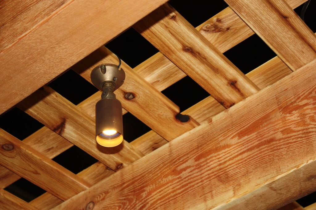 Light on a lattice style roof