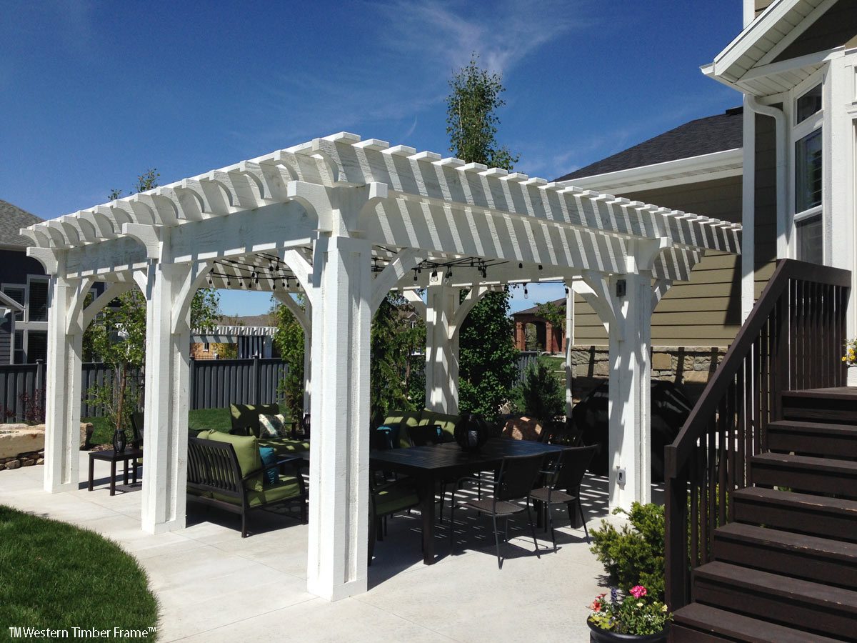 Byer-pergola-family-room