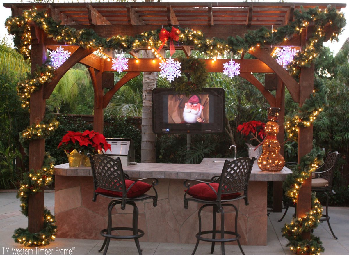 outdoor TV pergola christmas