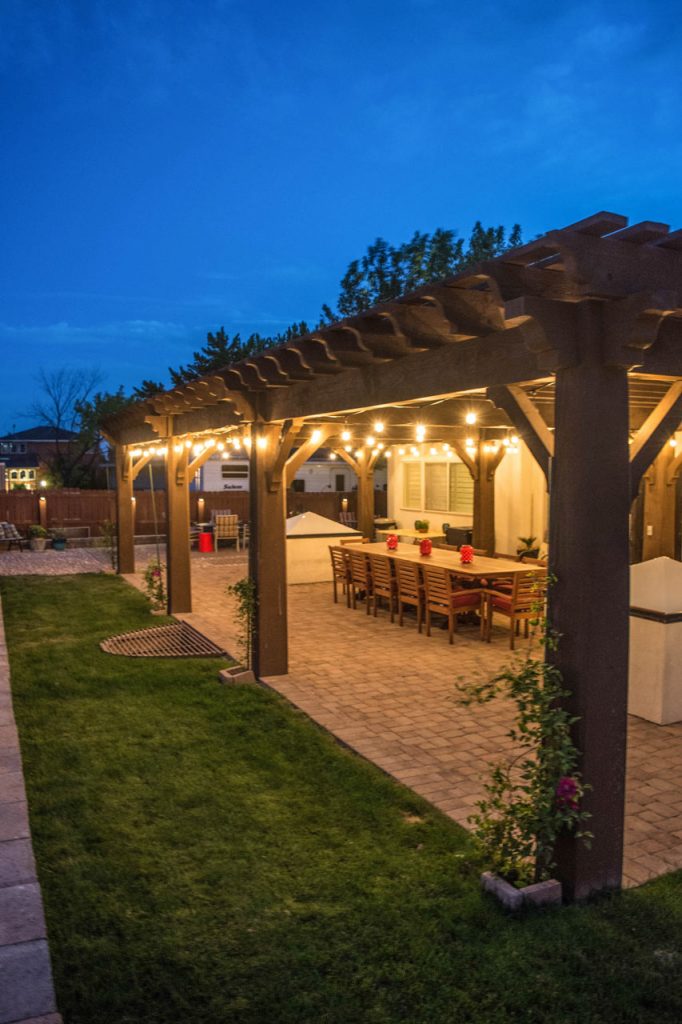 outdoor dining pergola