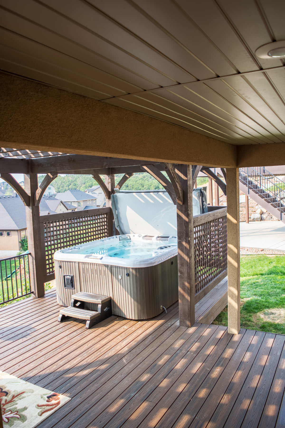 becker-scott-pergola-hot-tub