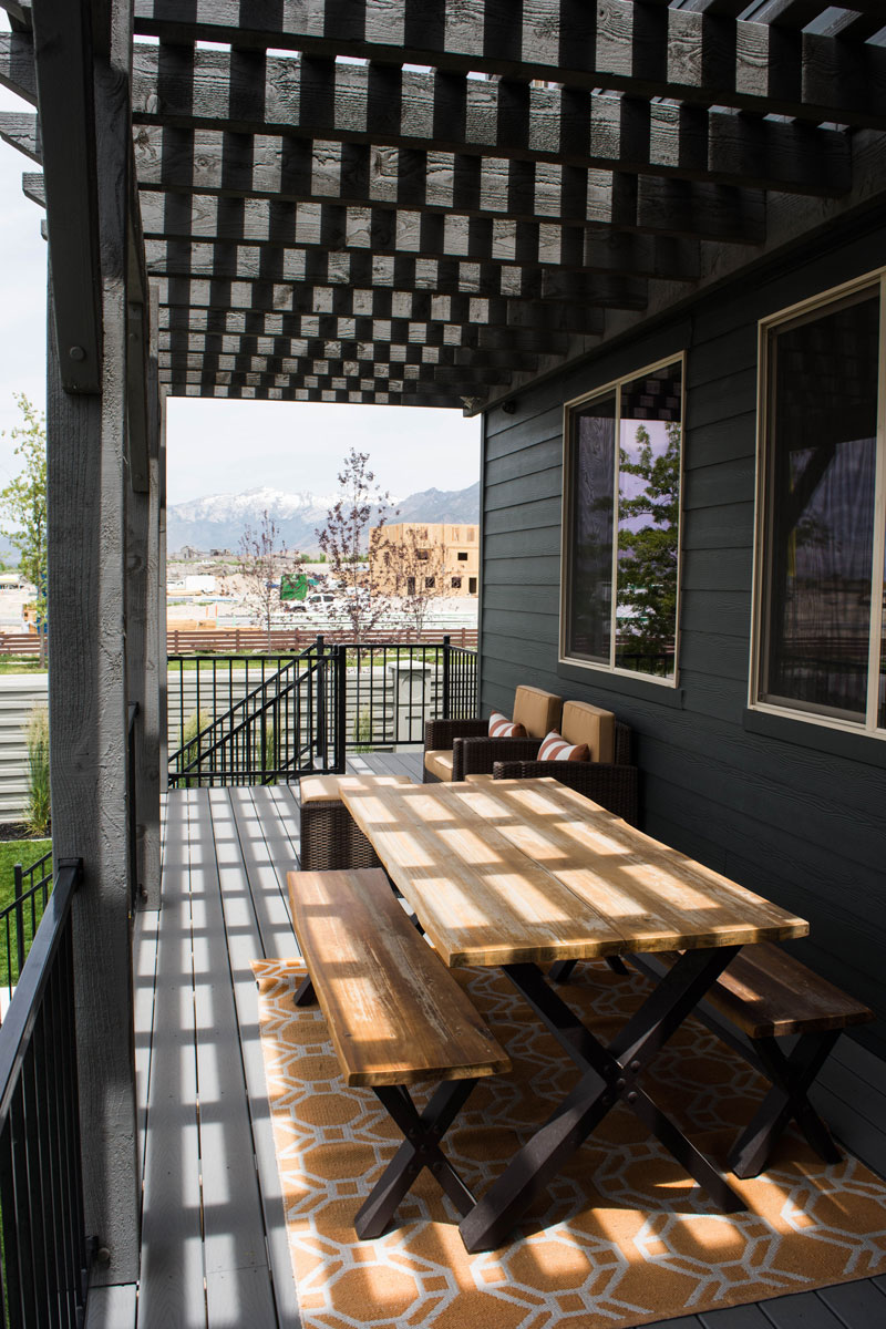 Deck with picnic table and pergola