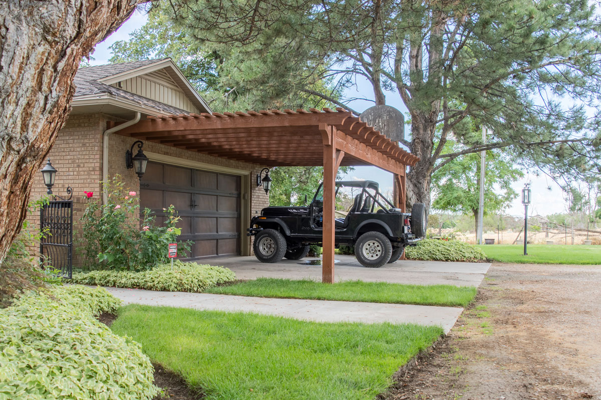 burningham-jeep-attached-carport-pergola jeep diy carprot pergola