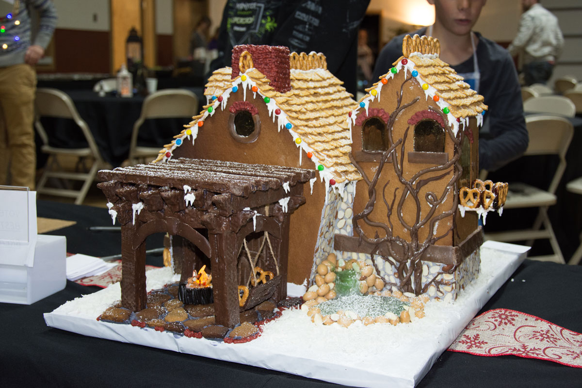 gingerbread-house-danika-pergola