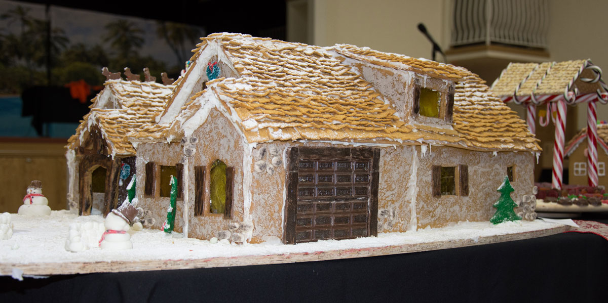 gingerbread graham cracker house