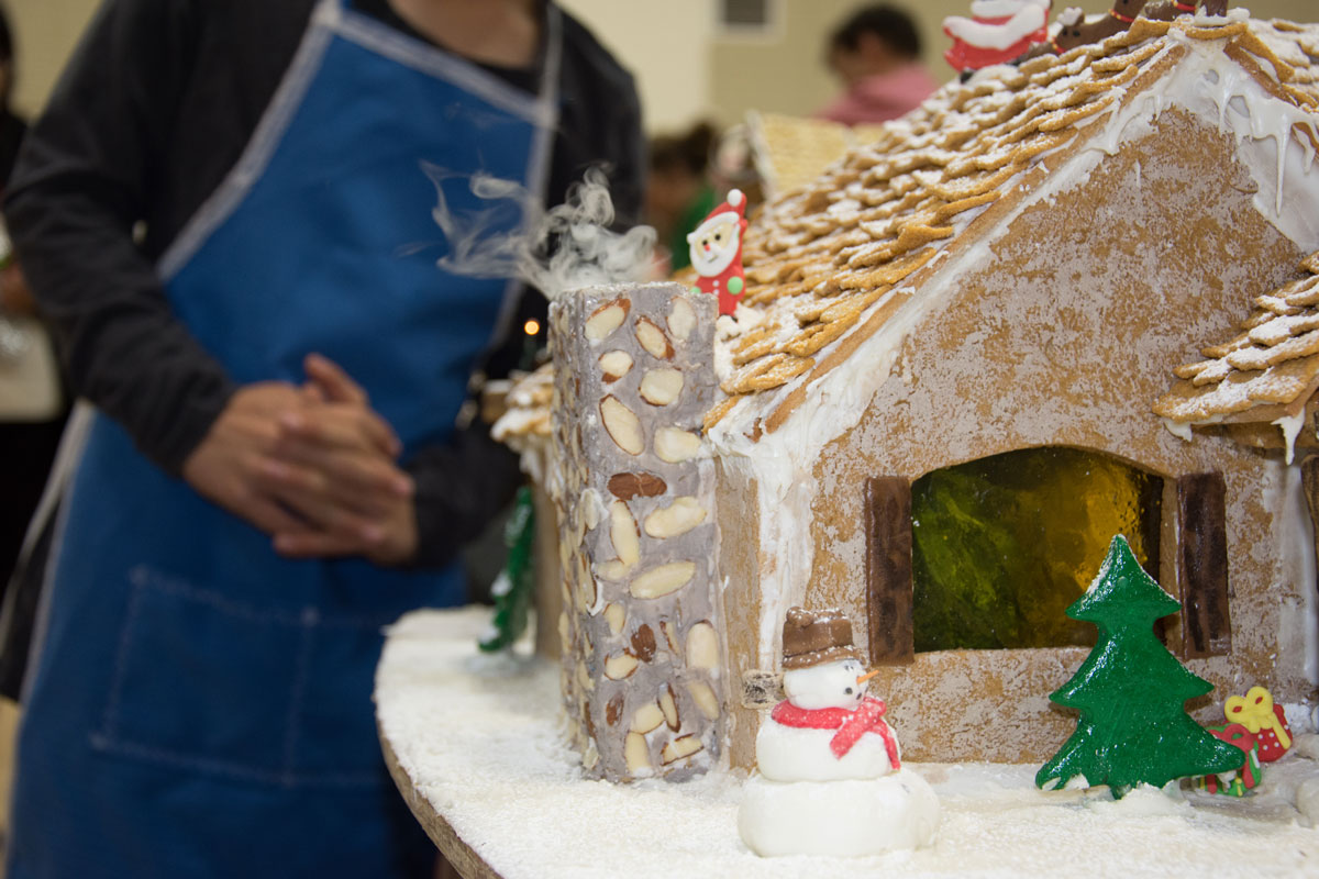 gingerbread house with real smoke chimney