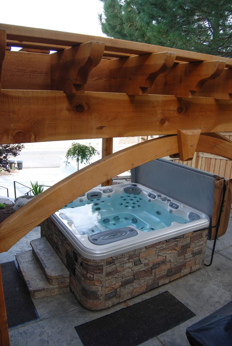 Hot tub with pergola on top