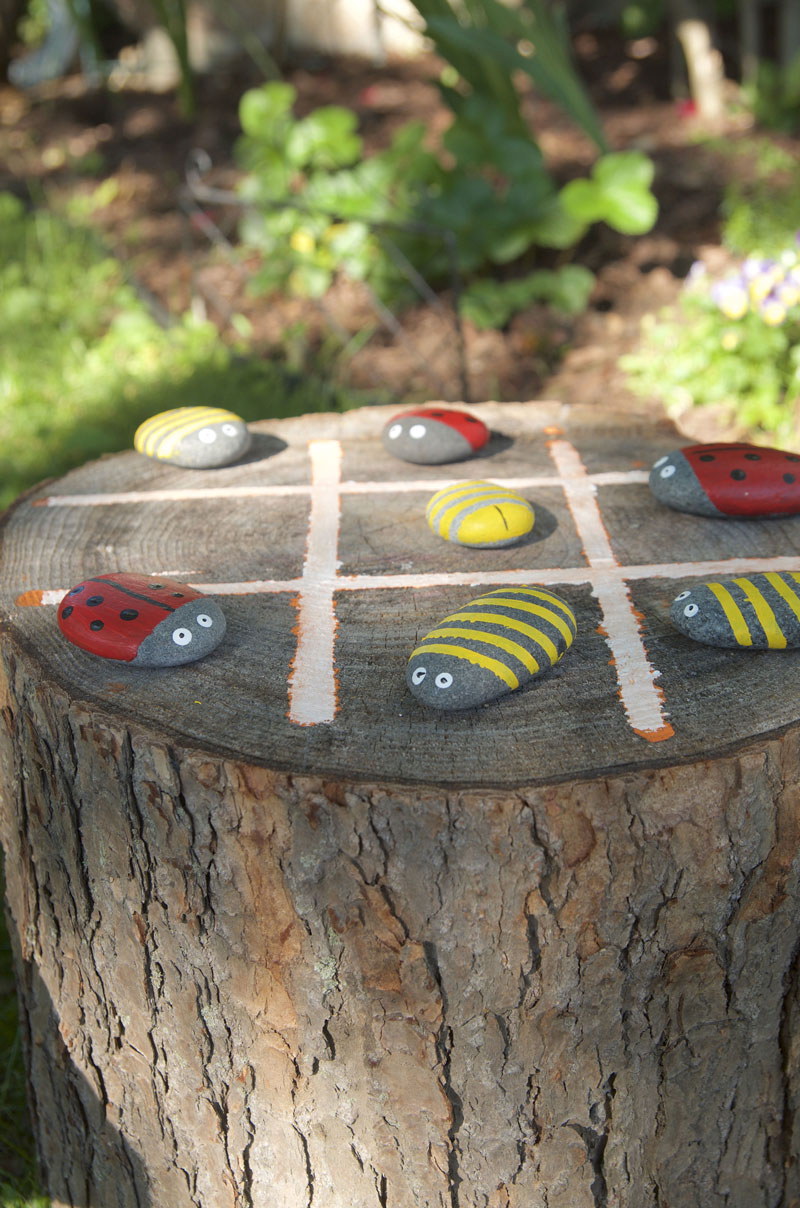 tic-tac-toe-rock-tree-trunk tic-taac-toe-tree-trunk