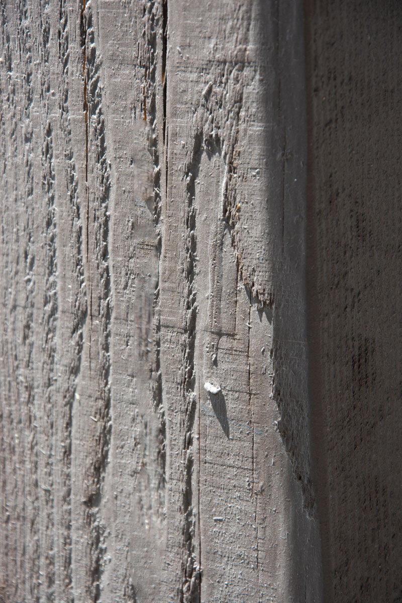 pergola-sap-pitch-resin-gum sap on post