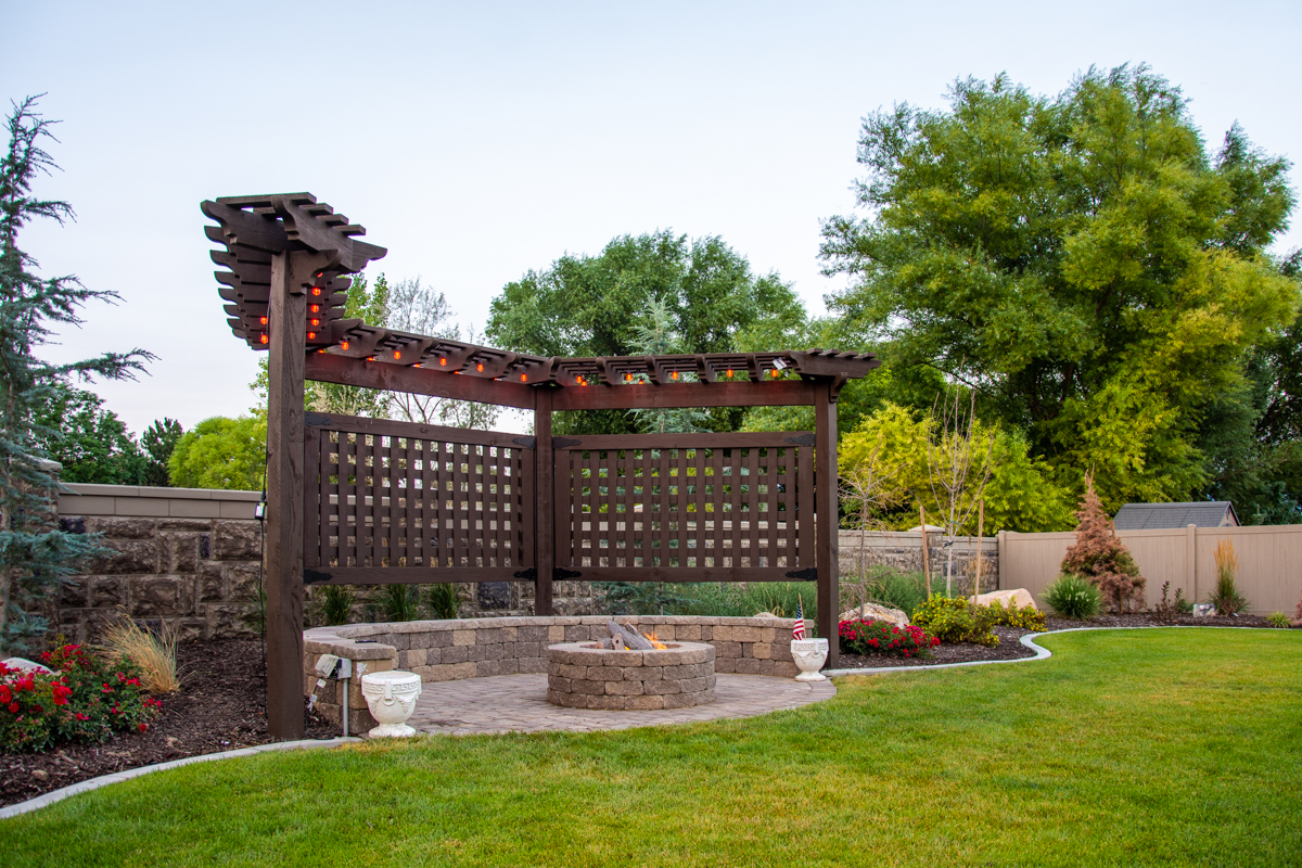 Johnson-fire-pit-trellis-lights-11