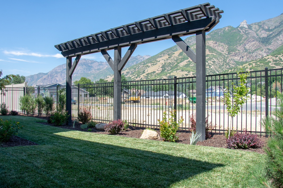 Welcome Center Black Trellis-slide
