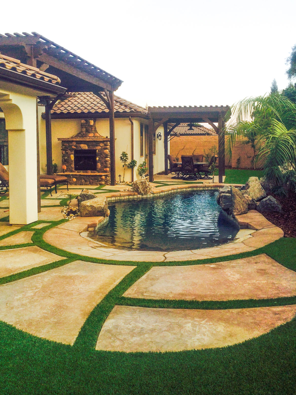 Zingarelli-pergolas-mm timber frame pergolas with pool