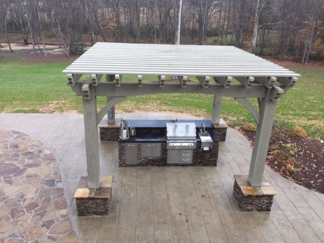 hartley-pergola-outdoor-kitchen-timbervolt #OutdoorKitchen #EasyDIYPergolaPlan #EasyDIYPergolaKit