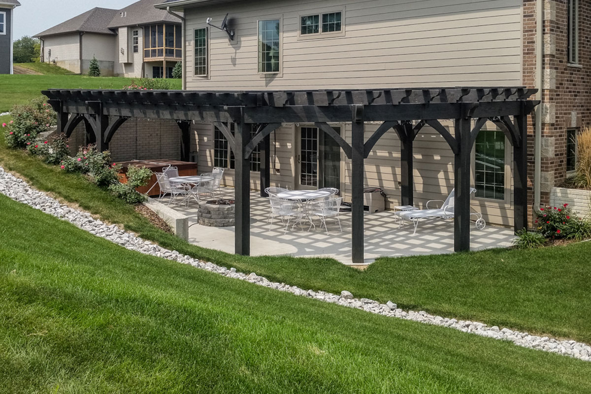 DiY ebony black pergola