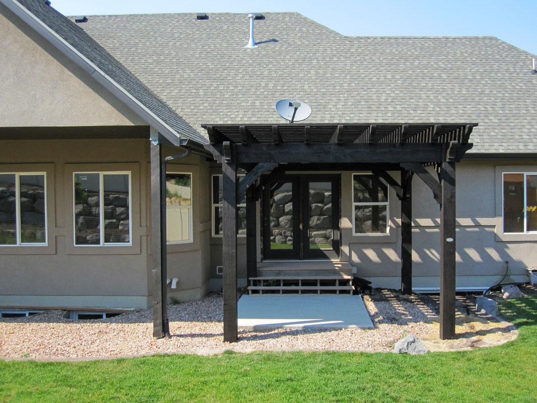 ebony-pergola-no-concrete3