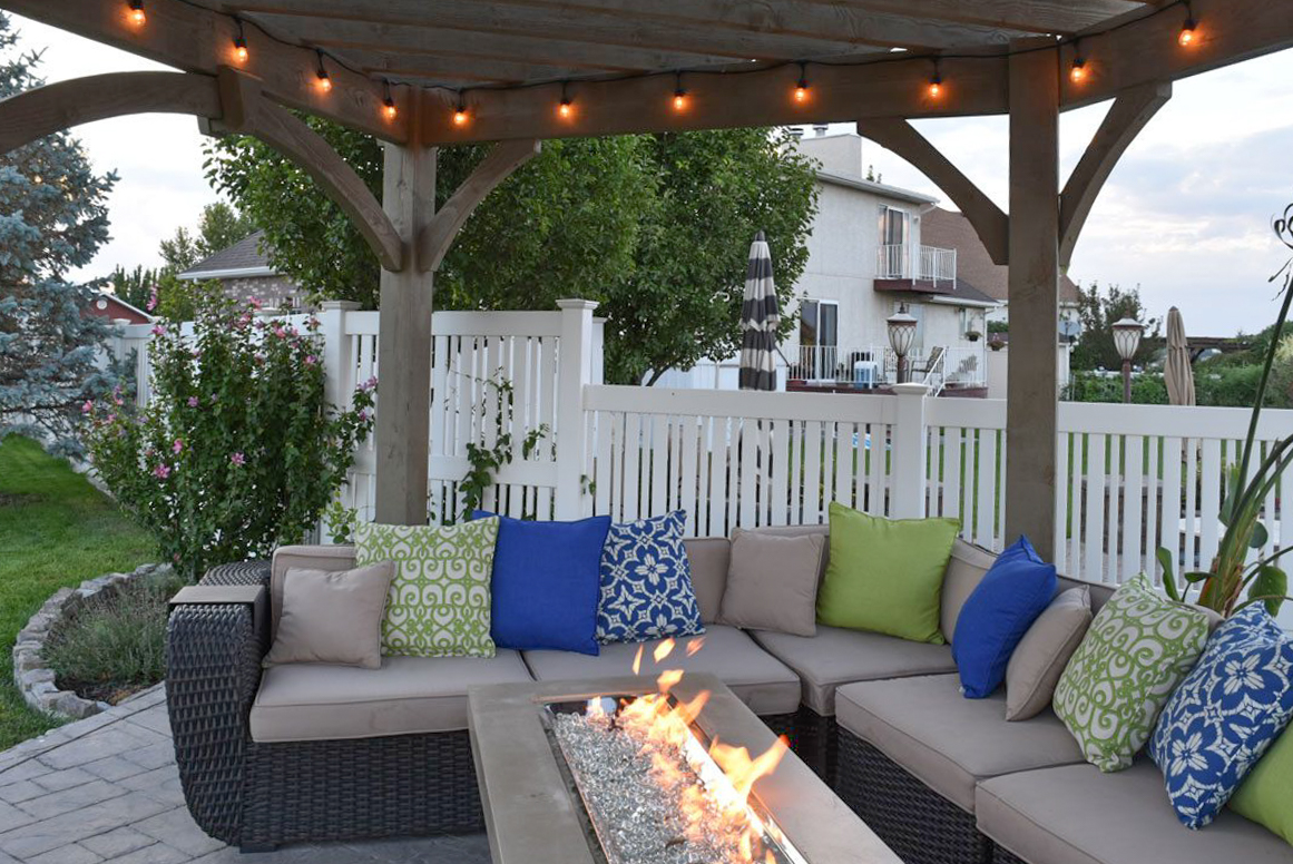 robbins-firepit-pergola-couches-201