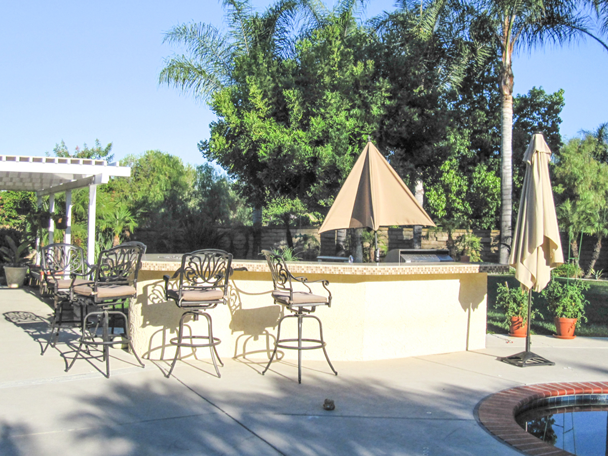 outdoor kitchen before pergola kit install