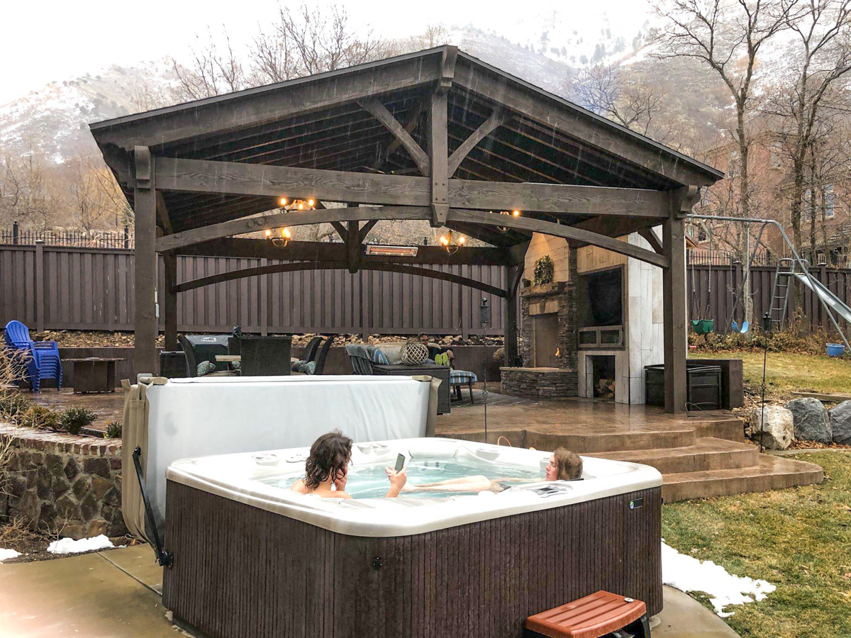 outdoor hot tub cabana living