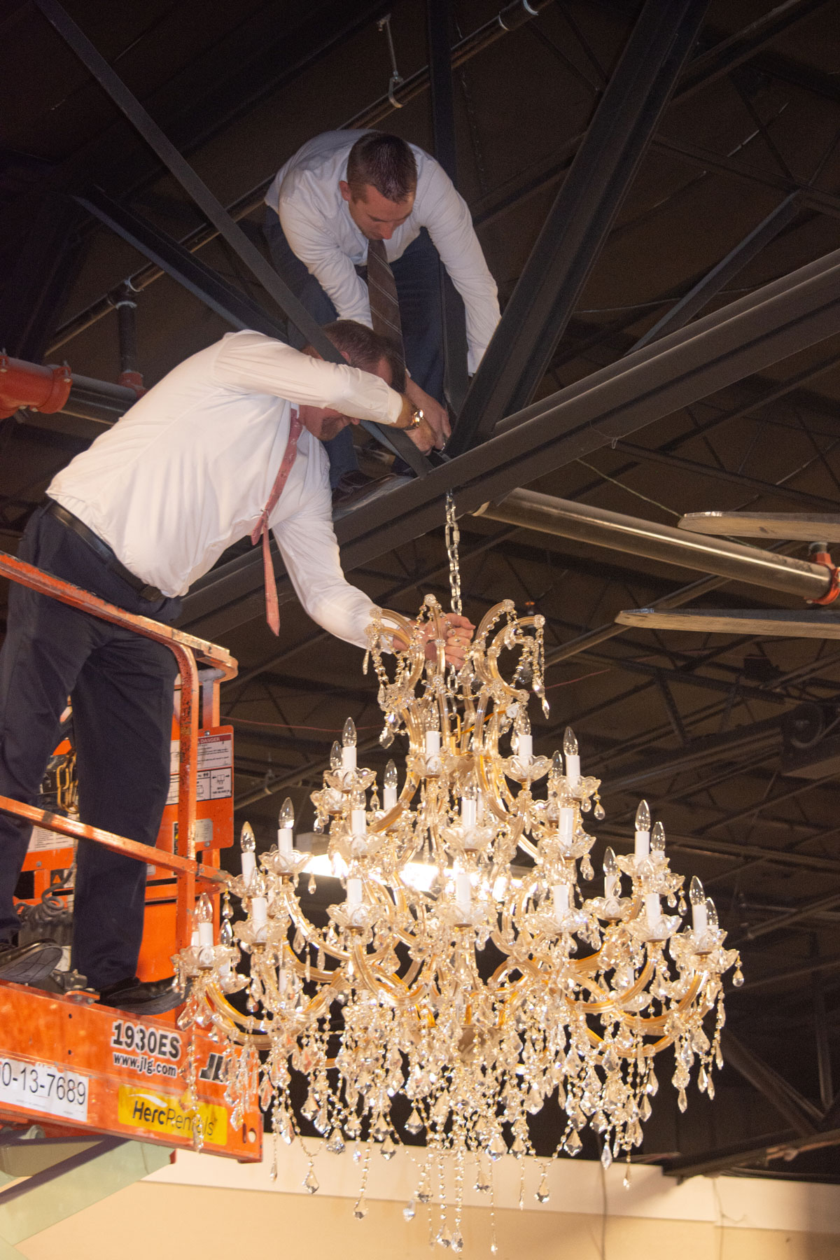 chandelier-for-christmas-party chandelier hanging