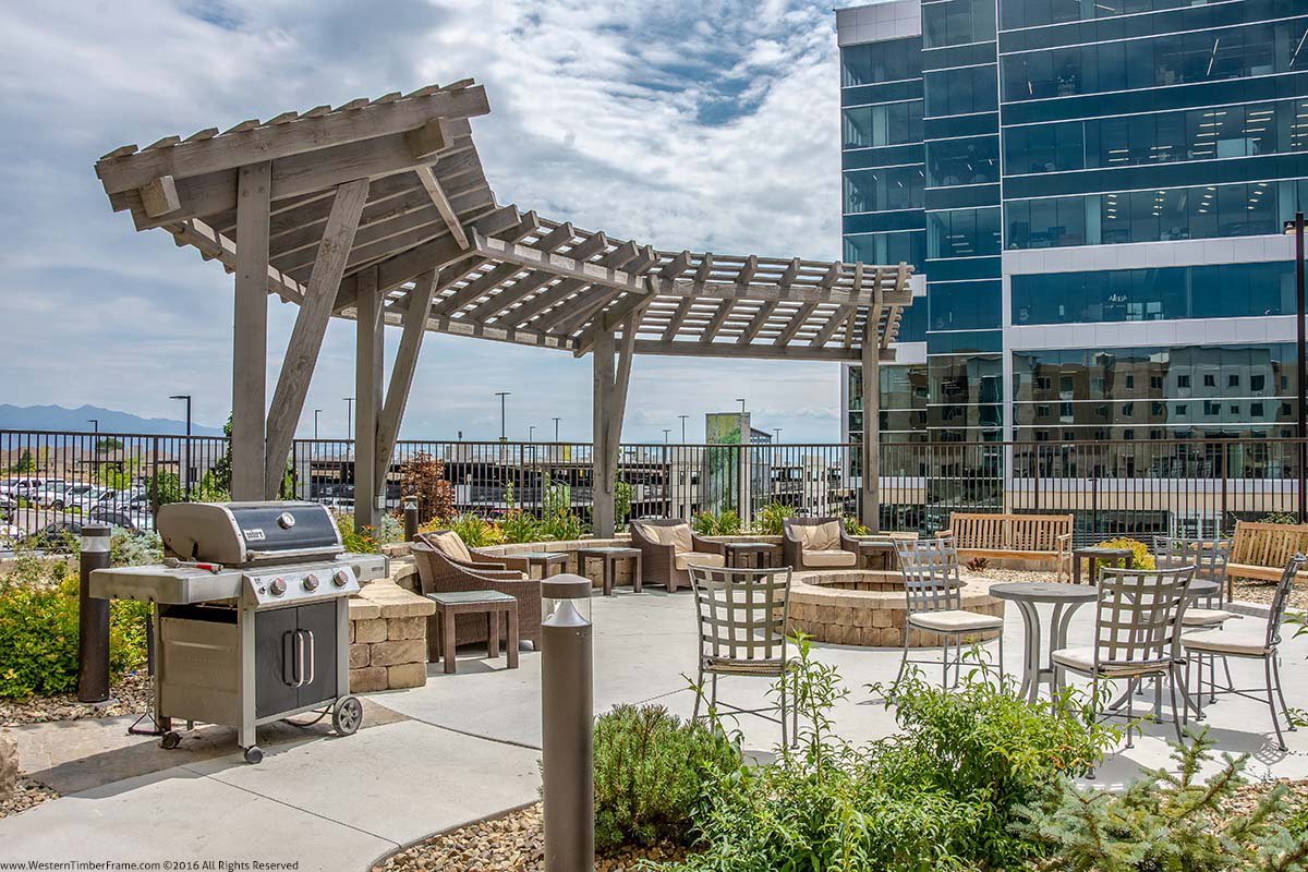 arbors and trellises hotel installation