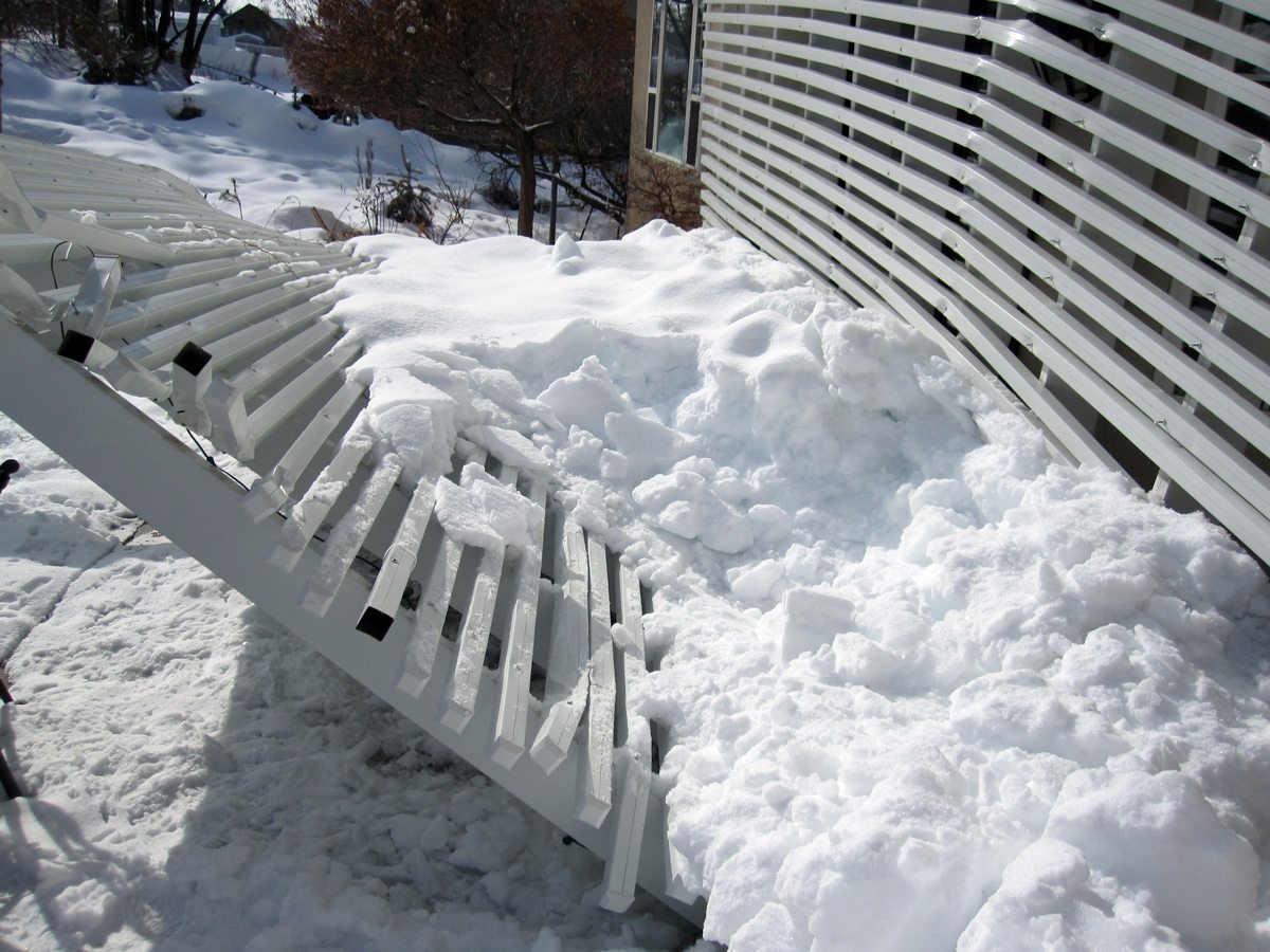 Vinyl-pergola-snow-collapsed3 Vinyl pergola snow collapsed