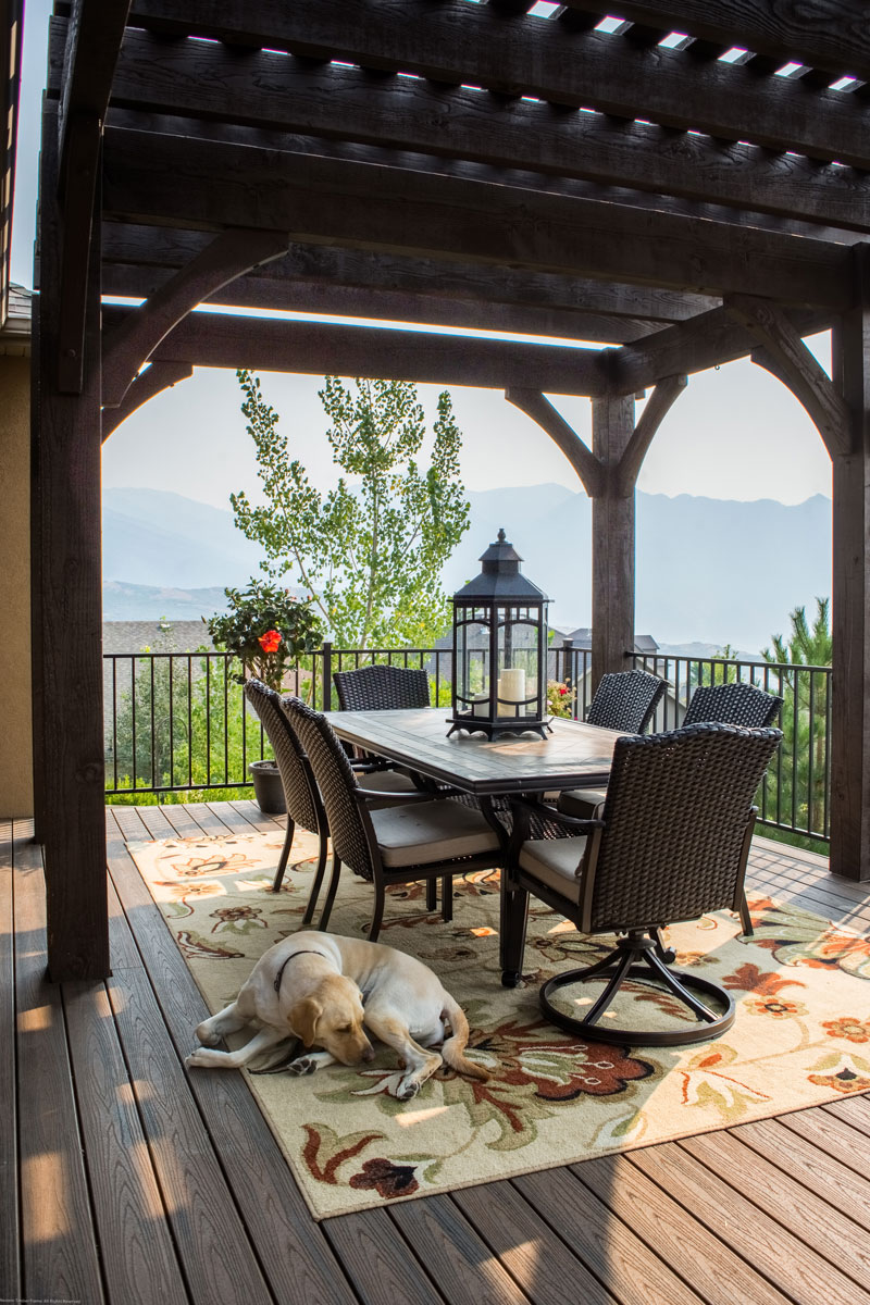 becker-pergola-dog-sleep