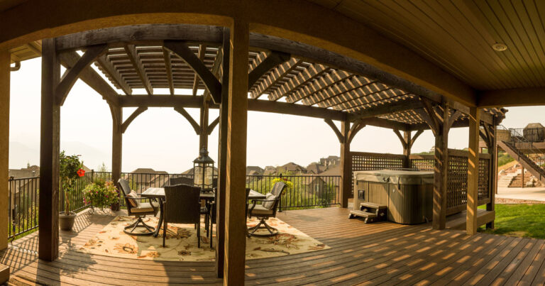 Deck w/Latticed Walls & DIY Pergola Kit